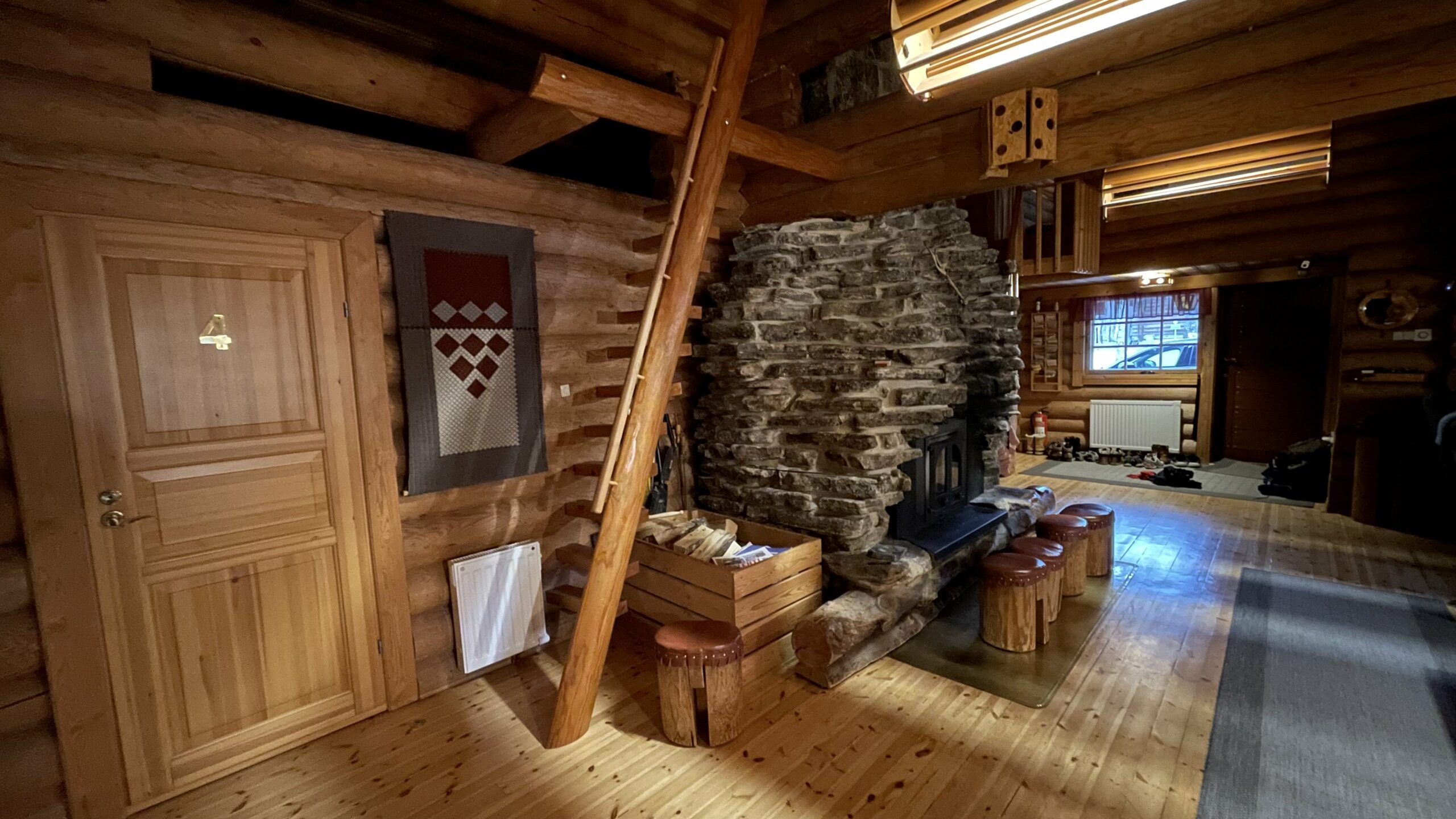 Takka ja portaat parvelle