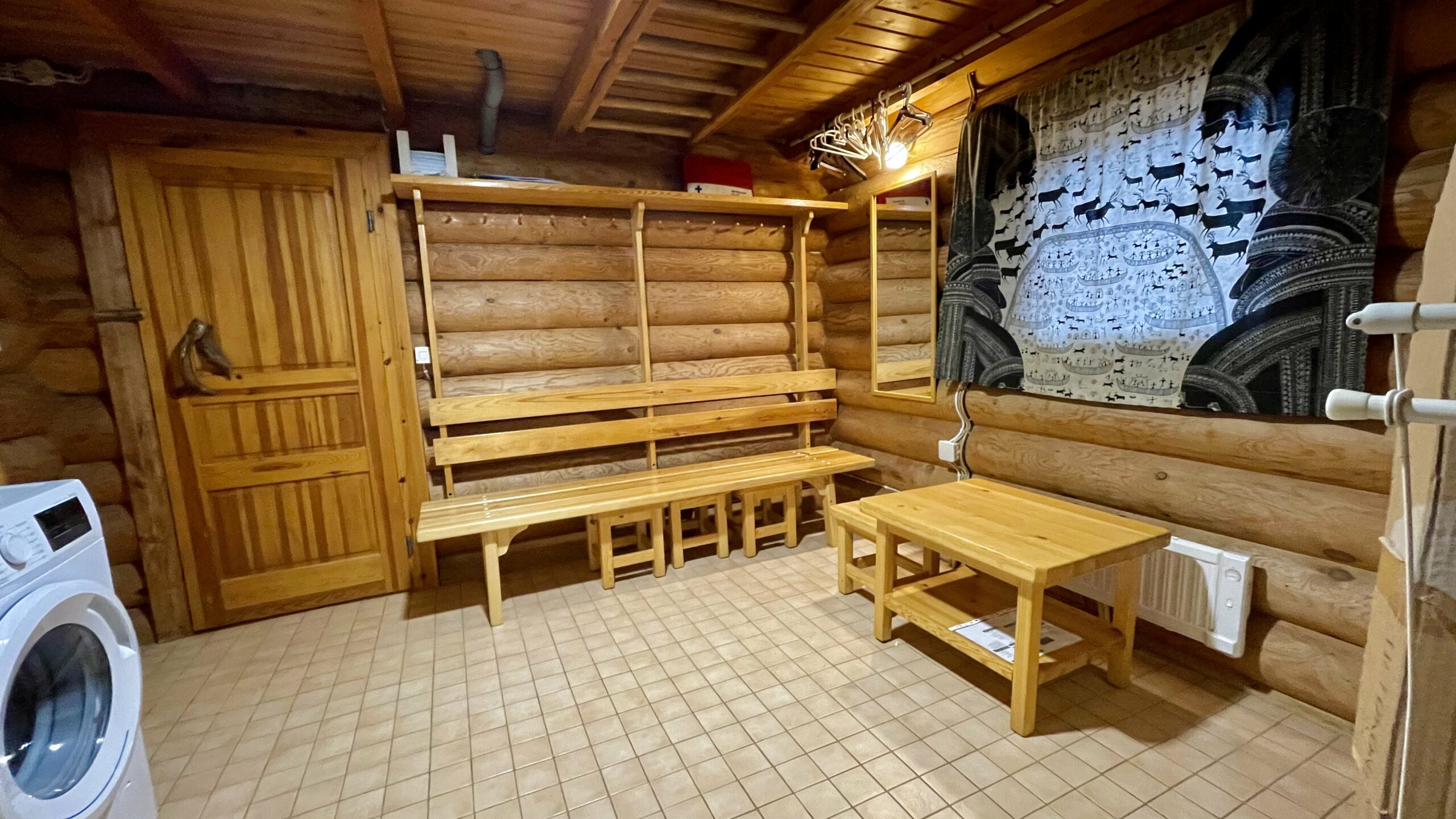 Pukuhuone ja pesukone