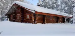 Mökki talvella